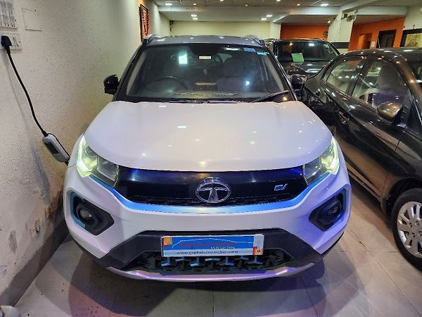 Tata Nexon EV XZ Plus LUX - Photo 3