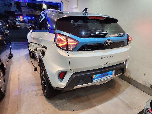Tata Nexon EV XZ Plus LUX - Photo 4
