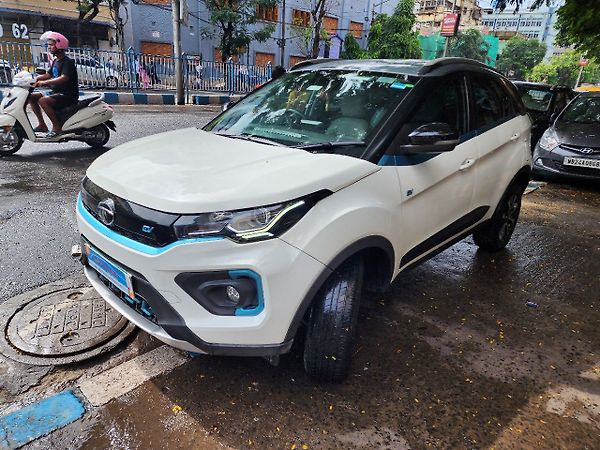 Tata Nexon EV XZ Plus LUX - Photo 8