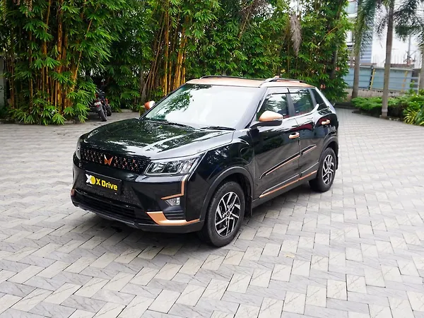 Mahindra XUV400 EL 39.4 KWH - Photo 3