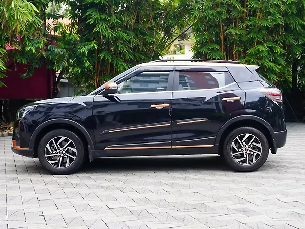 Mahindra XUV400 EL 39.4 KWH - Photo 4