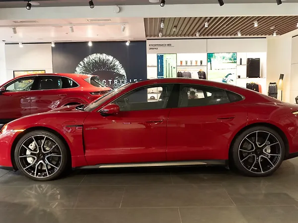 Porsche Taycan Turbo [2021-2023] - Photo 3