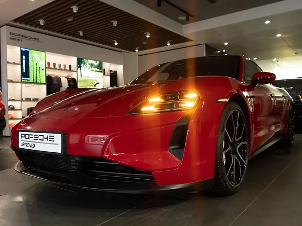 Porsche Taycan Turbo [2021-2023] - Photo 2