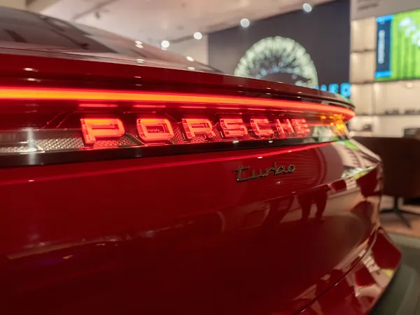 Porsche Taycan Turbo [2021-2023] - Photo 6