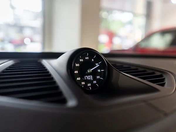 Porsche Macan Electric SUV - Photo 3