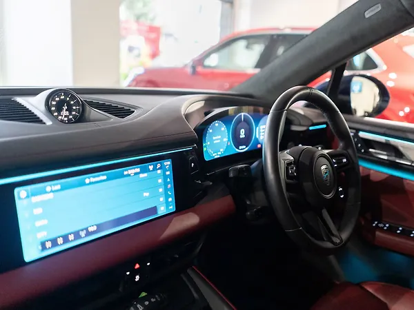 Porsche Macan Electric SUV - Photo 4