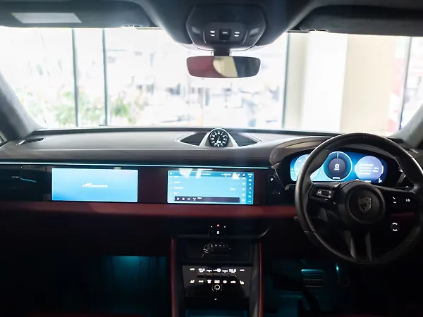 Porsche Macan Electric SUV - Photo 6