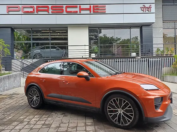 Porsche Macan Electric SUV - Photo 8