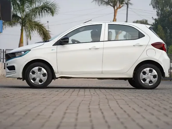 Tata Tiago EV XT Medium Range [2022-2025] - Photo 4