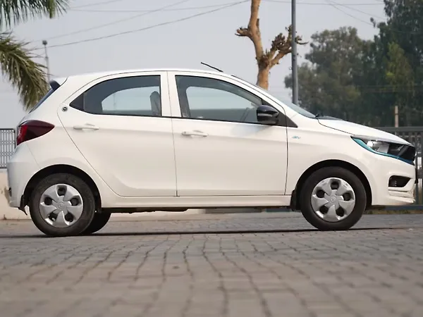 Tata Tiago EV XT Medium Range [2022-2025] - Photo 8