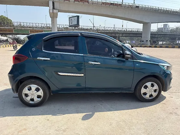 Tata Tiago EV XT Medium Range [2022-2025] - Photo 4