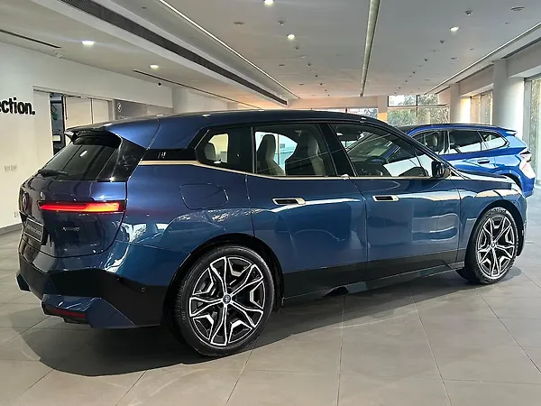 BMW iX xDrive 50 - Photo 8