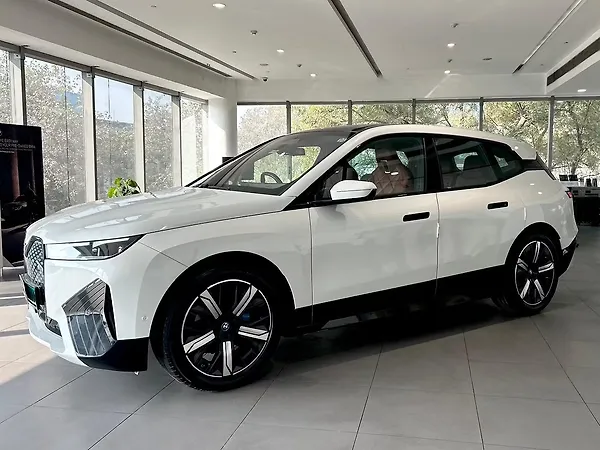 BMW iX xDrive 40 - Photo 8