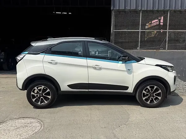 Tata Nexon EV XZ Plus - Photo 3