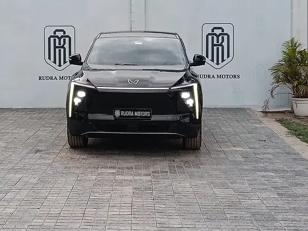 Mahindra XEV 9e Pack Three 79.0 kWh No Charger - Photo 3