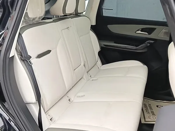 Mahindra XEV 9e Pack Three 79.0 kWh No Charger - Photo 8