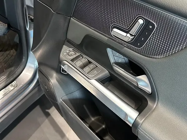 Mercedes-Benz EQB 350 4MATIC - Photo 8