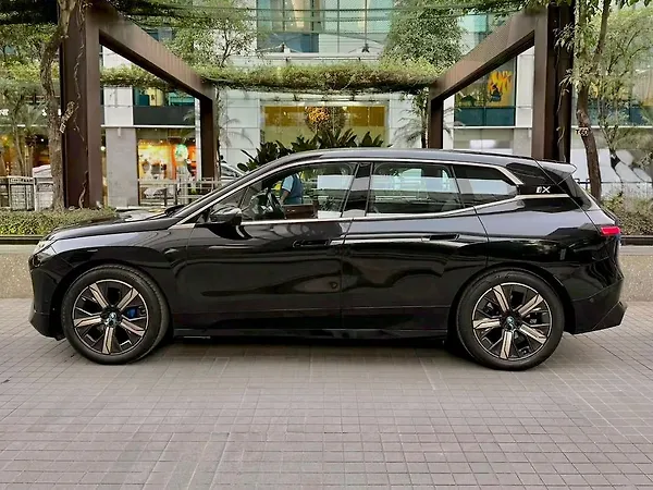 BMW iX xDrive 40 - Photo 3