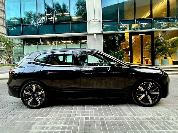 BMW iX xDrive 40 - Photo 4