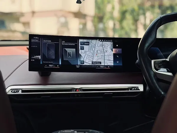 BMW iX xDrive 40 - Photo 6