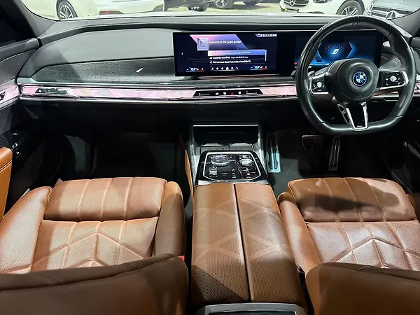 BMW i7 xDrive60 - Photo 8
