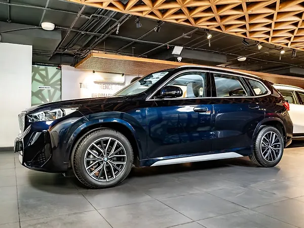 BMW iX1 eDrive20L M Sport - Photo 3