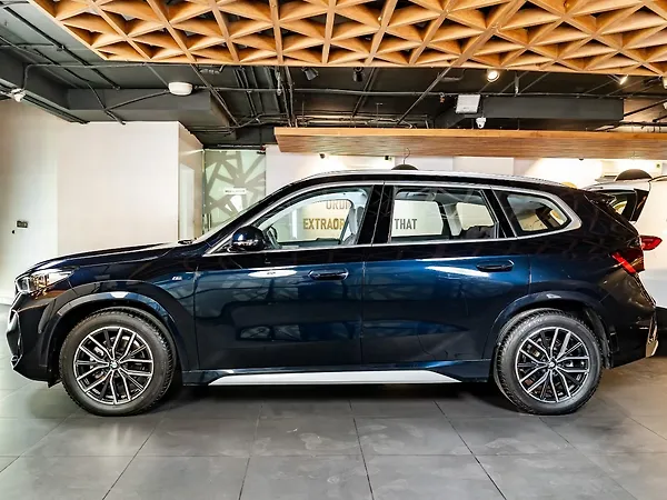 BMW iX1 eDrive20L M Sport - Photo 4