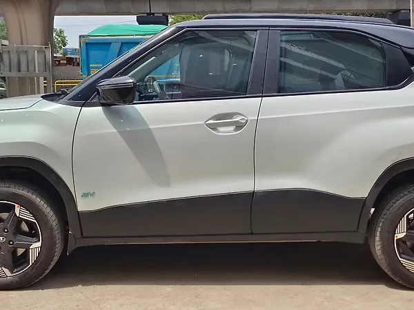 Tata Punch EV Empowered Plus S long Range 7.2 Fast Charger - Photo 7