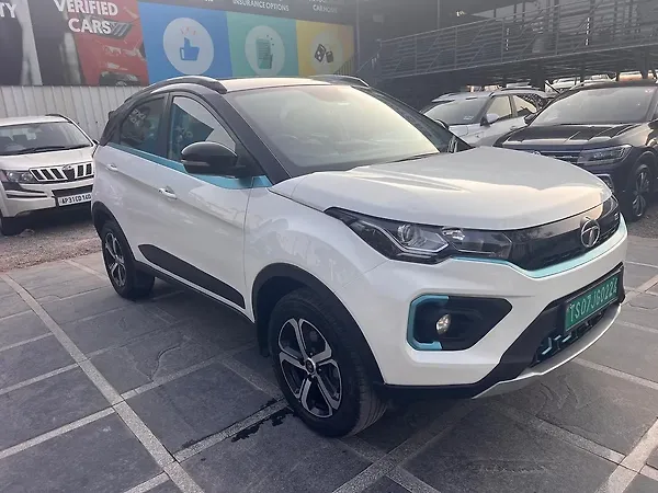 Tata Nexon EV XZ Plus LUX - Photo 3