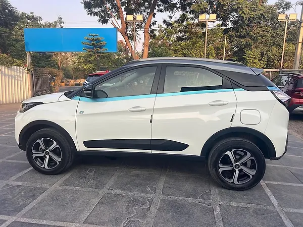 Tata Nexon EV XZ Plus LUX - Photo 5