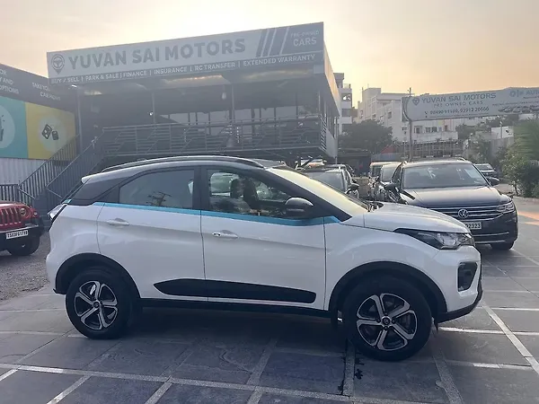 Tata Nexon EV XZ Plus LUX - Photo 6