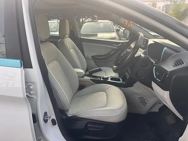 Tata Nexon EV XZ Plus LUX - Photo 8