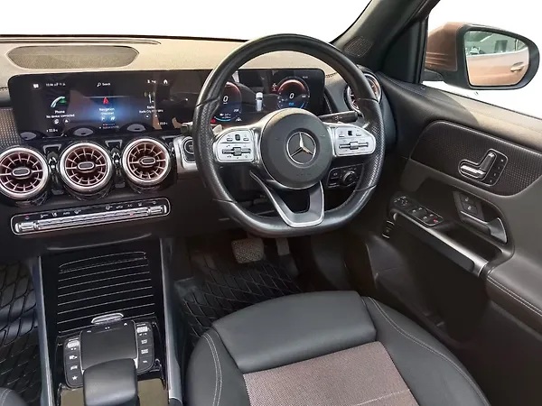 Mercedes-Benz EQB 300 4MATIC - Photo 8