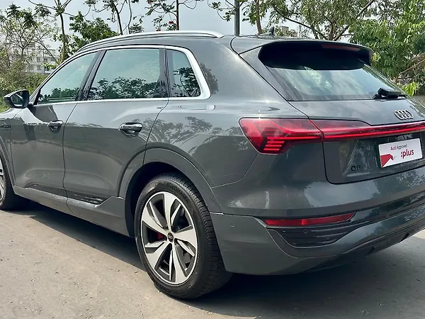 Audi Q8 e-tron 55 - Photo 7