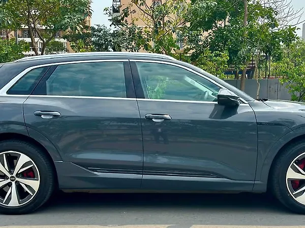 Audi Q8 e-tron 55 - Photo 5