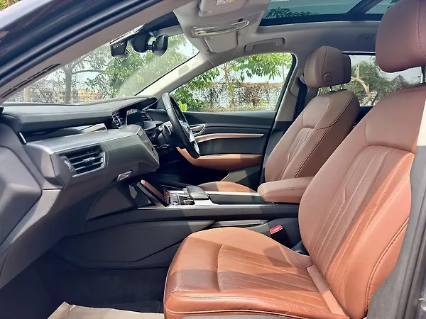 Audi Q8 e-tron 55 - Photo 8