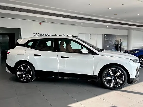 BMW iX xDrive 40 - Photo 5