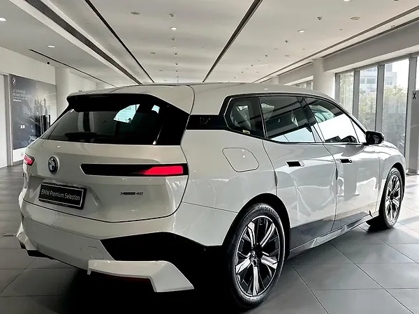 BMW iX xDrive 40 - Photo 8