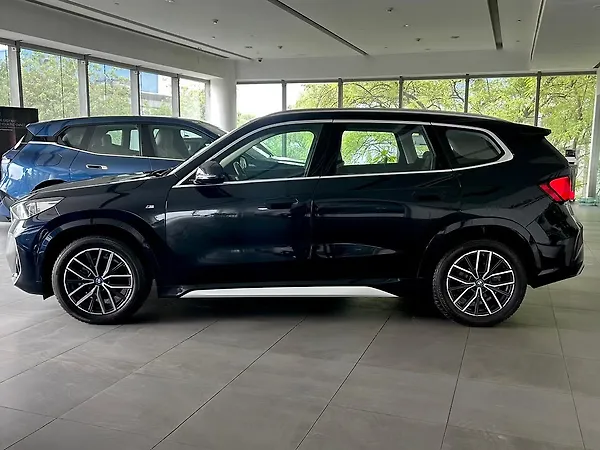 BMW iX1 xDrive30 M Sport - Photo 7