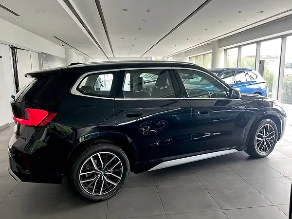 BMW iX1 xDrive30 M Sport - Photo 5