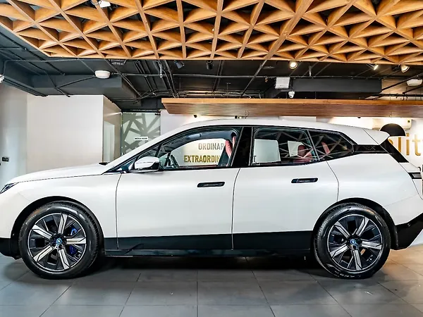 BMW iX xDrive 40 - Photo 3