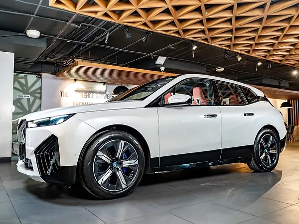 BMW iX xDrive 40 - Photo 4