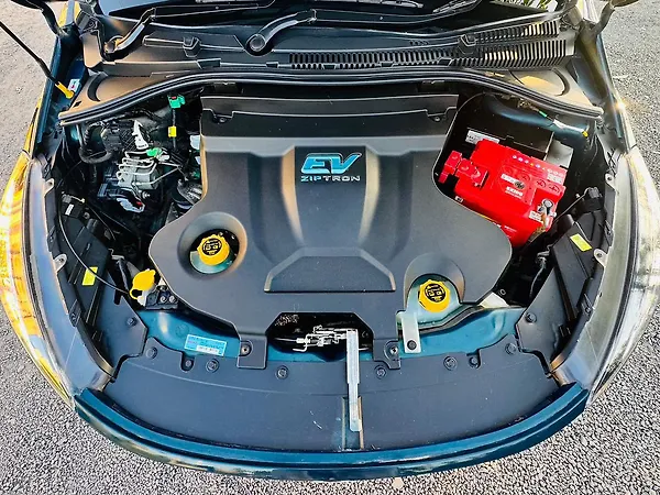 Tata Tigor EV XZ Plus 26.0 kWh - Photo 8