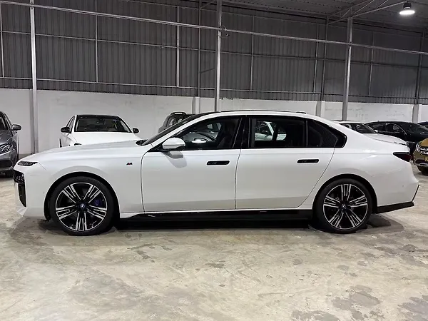 BMW i7 xDrive60 - Photo 5