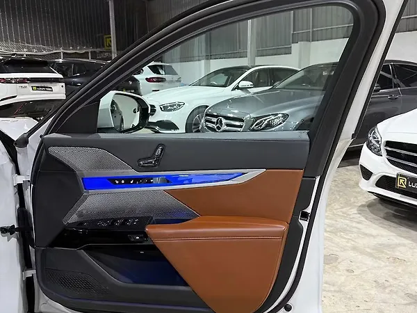 BMW i7 xDrive60 - Photo 8