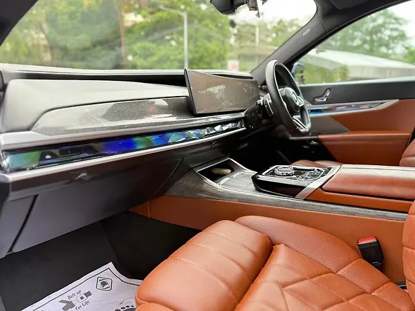 BMW i7 xDrive60 M Sport - Photo 8