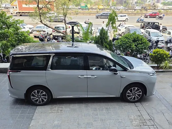 MG M9 EV Presidential Limo 90.0 kWh - Photo 5