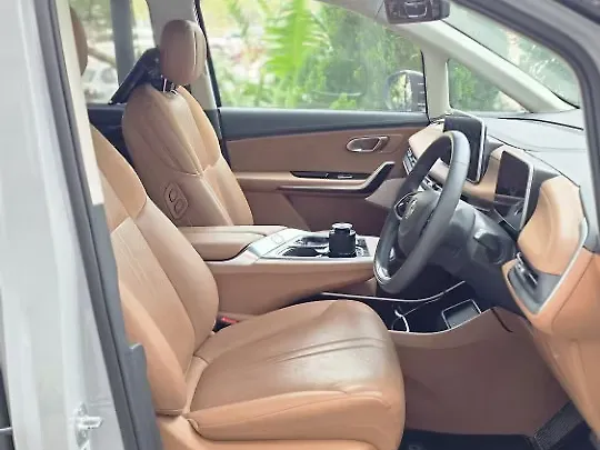 MG M9 EV Presidential Limo 90.0 kWh - Photo 7