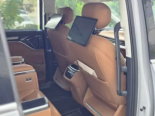 MG M9 EV Presidential Limo 90.0 kWh - Photo 8