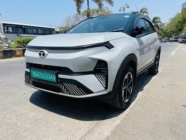 Tata Nexon EV Empowered Plus 45.0 kWh - Photo 4